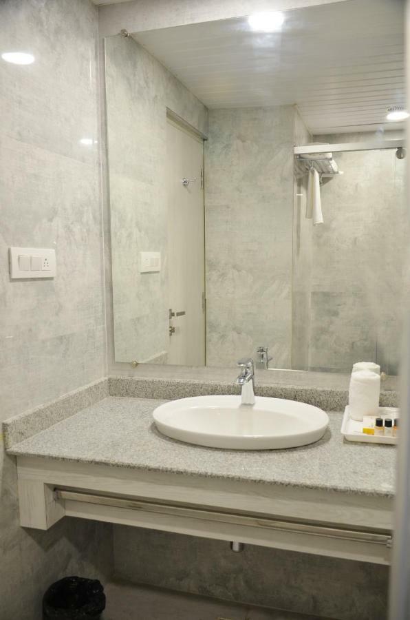Hotel Radiance バレーリー エクステリア 写真