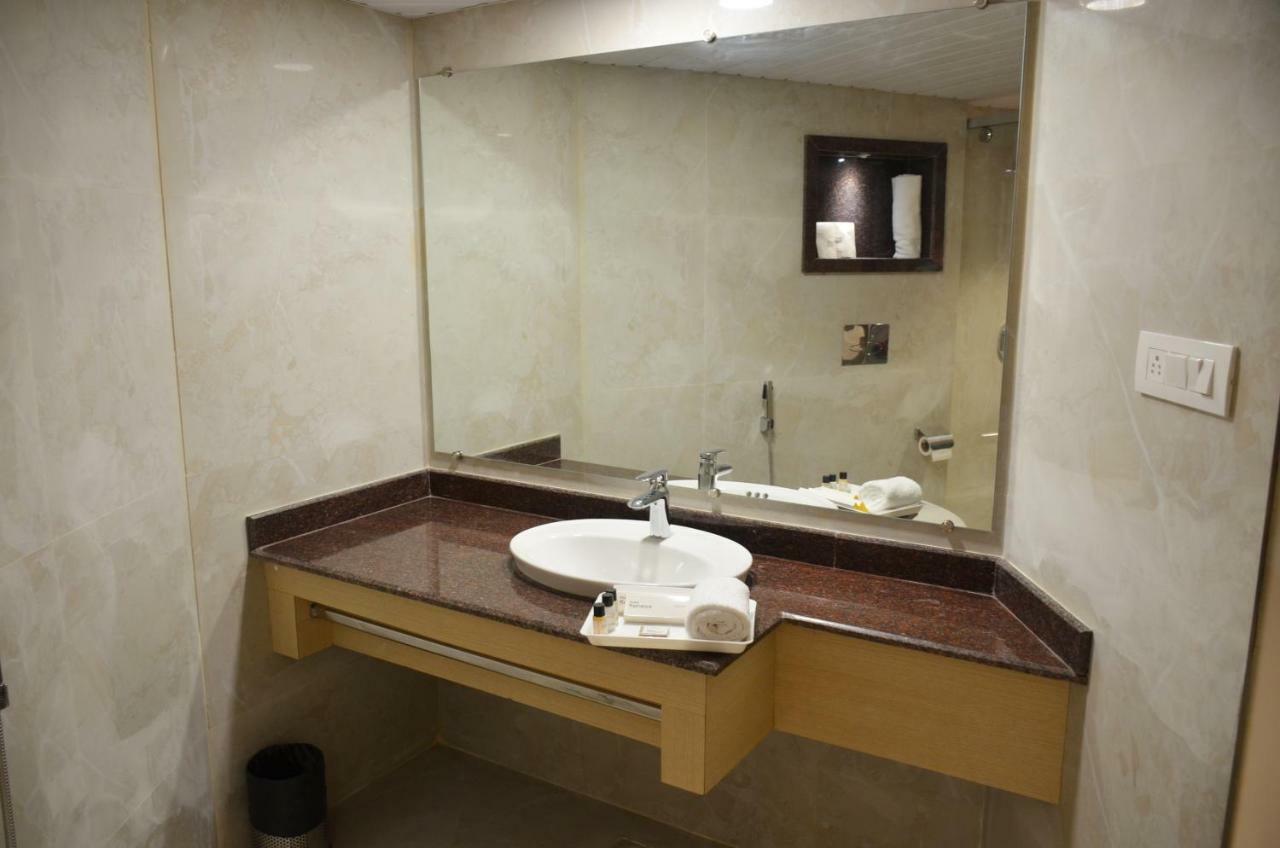 Hotel Radiance バレーリー エクステリア 写真